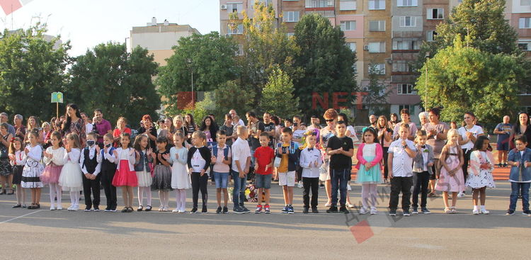 Алековци стартираха новата учебна година с 92 първолака