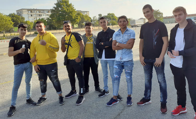 В ПГТАТ „Н. Й. Вапцаров“ всеки ученик на отделен чин