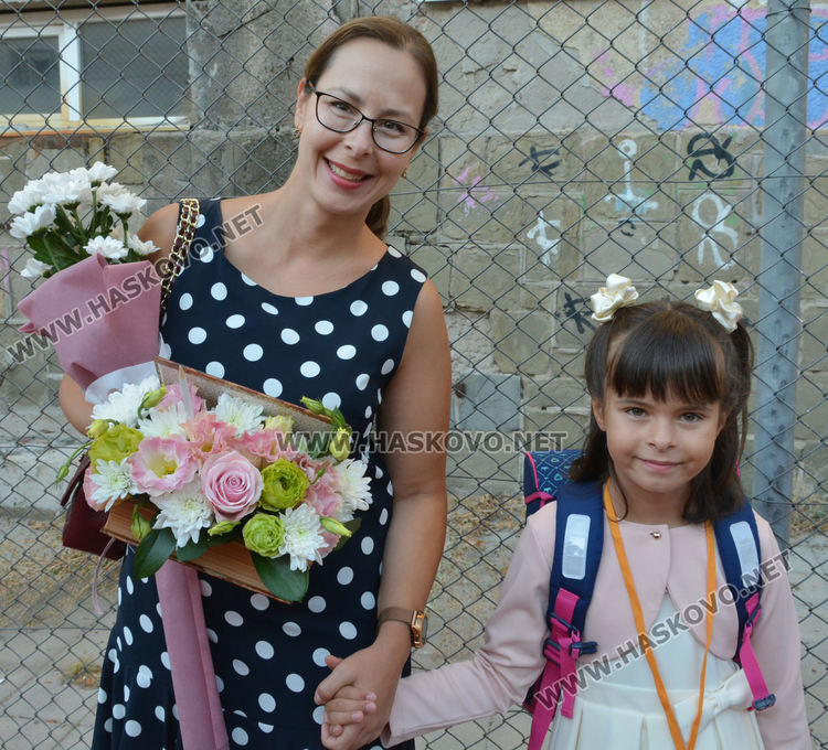 Под арка с балони влязоха 144 първокласници в ОУ „Иван Рилски“