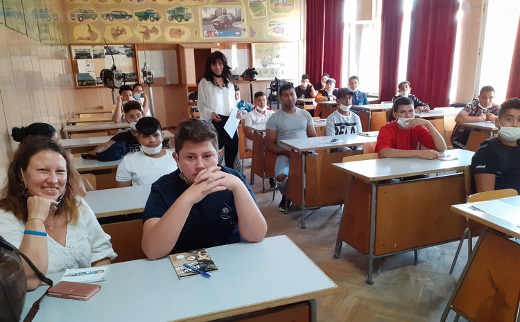 В ПГТАТ „Н. Й. Вапцаров“ всеки ученик на отделен чин