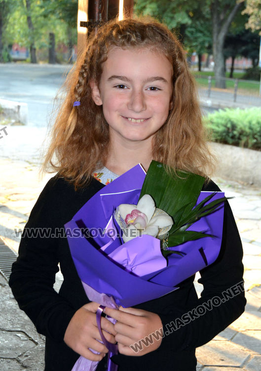 Вял интерес към цветята за първия учебен ден в Хасково