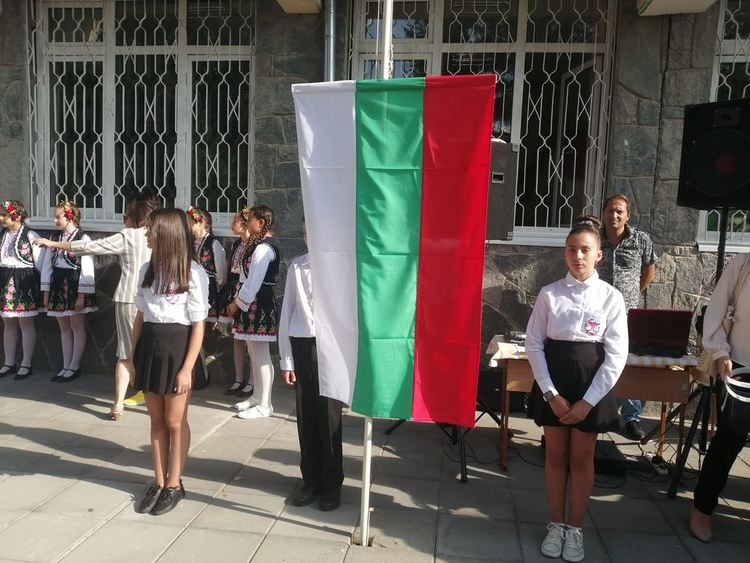 Едва 656 първокласника прекрачиха прага на училищата в Смолянско