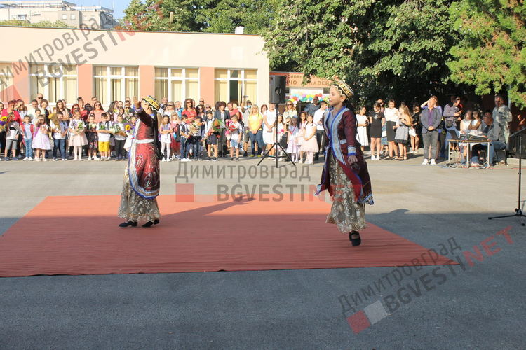 С церемония ОУ "Пенчо Славейков" посрещна първокласниците си