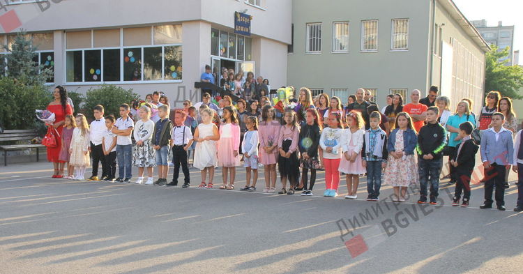 Алековци стартираха новата учебна година с 92 първолака