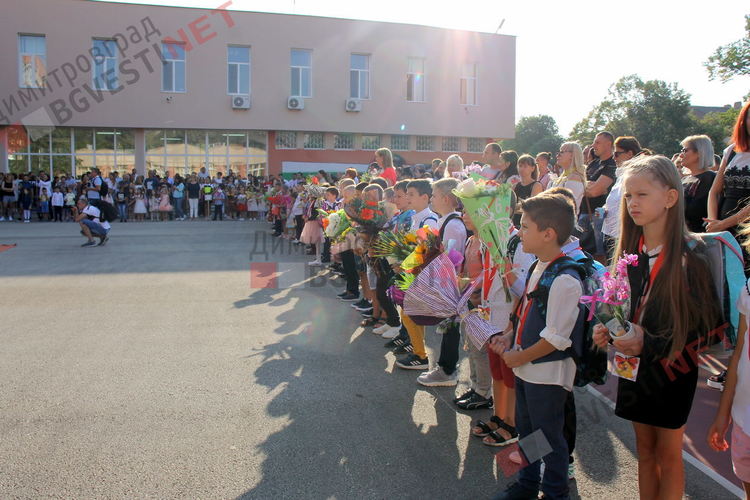 С церемония ОУ "Пенчо Славейков" посрещна първокласниците си