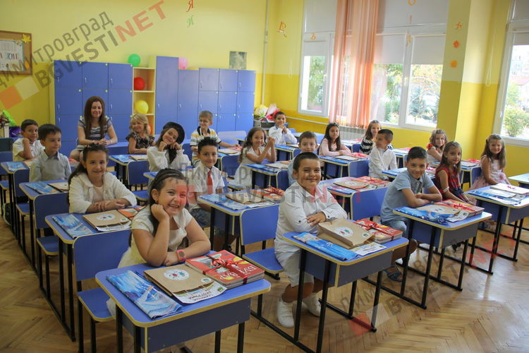 Алековци стартираха новата учебна година с 92 първолака