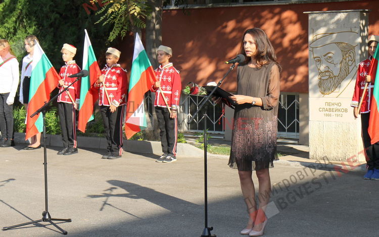 С церемония ОУ "Пенчо Славейков" посрещна първокласниците си