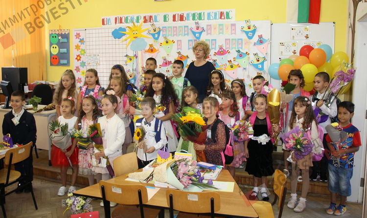 С церемония ОУ "Пенчо Славейков" посрещна първокласниците си