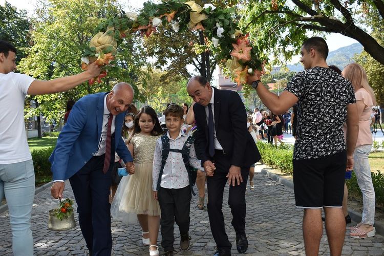 518 първокласници прекрачиха за пръв път прага на училището в община Асеновград