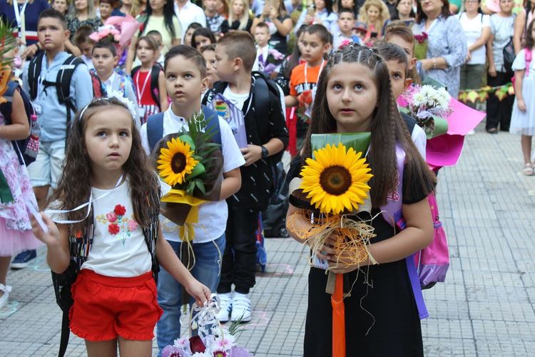 Тържество за първокласници и подготвителни групи в СУ „Паисий Хилендарски“