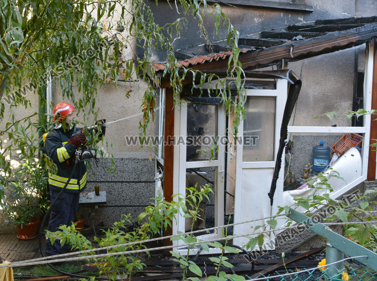 Пожар в кооперация на „Илинден“ в Хасково (видео)