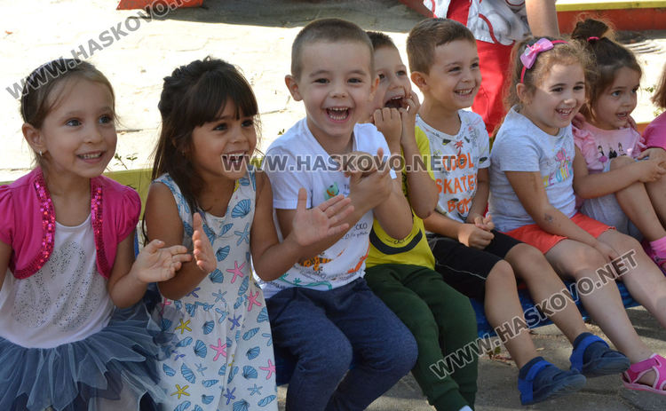 Демонстрираха гасене на пожар в детска градина в Хасково