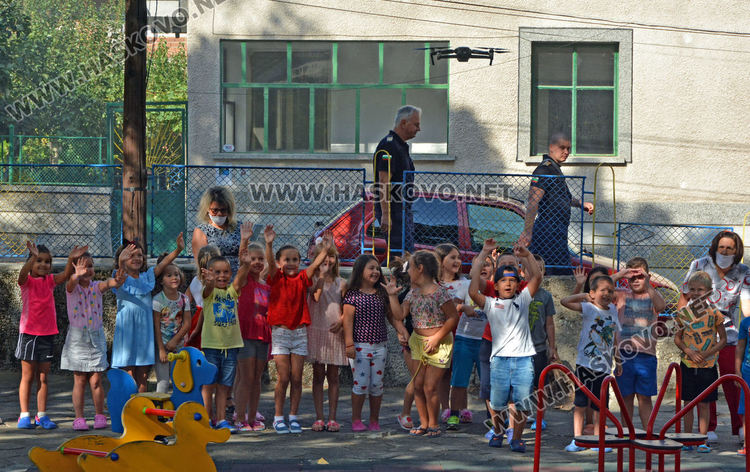 Демонстрираха гасене на пожар в детска градина в Хасково