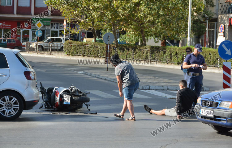 Млад моторист пострада при катастрофа до Първа поликлиника