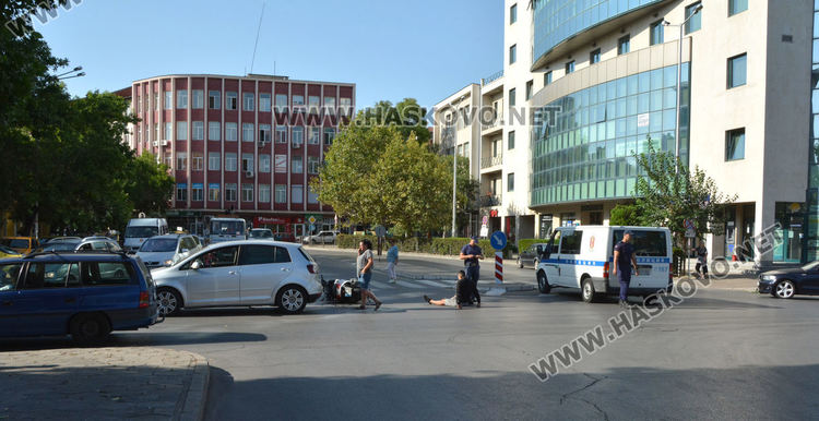 Млад моторист пострада при катастрофа до Първа поликлиника