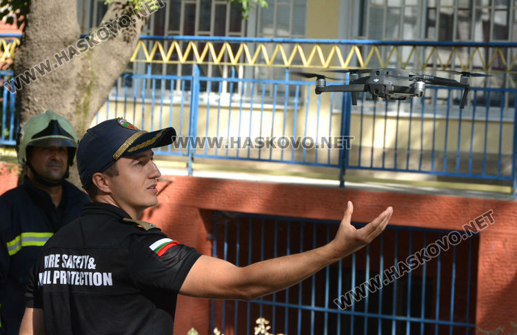 Демонстрираха гасене на пожар в детска градина в Хасково