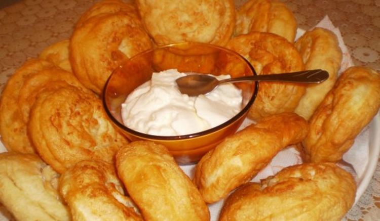 В Чепинци пекат мекици благотворително 