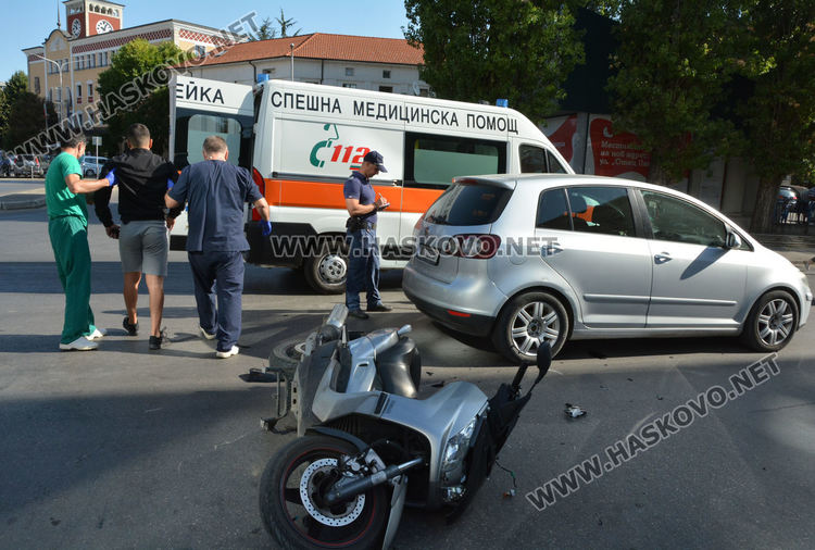 Млад моторист пострада при катастрофа до Първа поликлиника