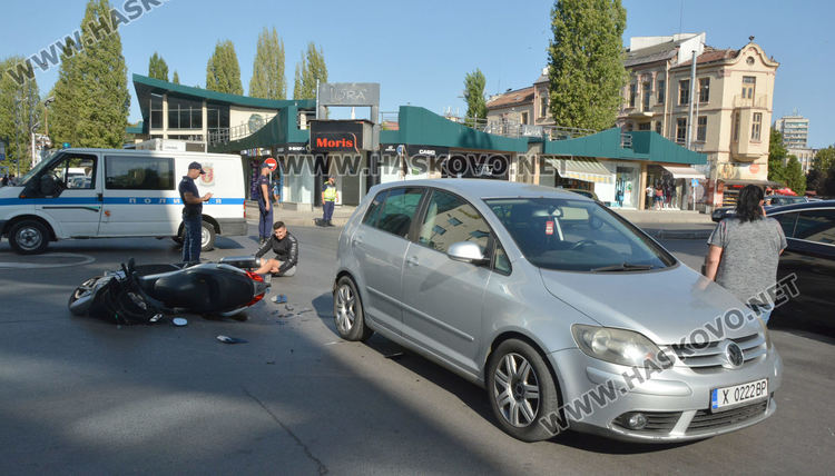 Млад моторист пострада при катастрофа до Първа поликлиника