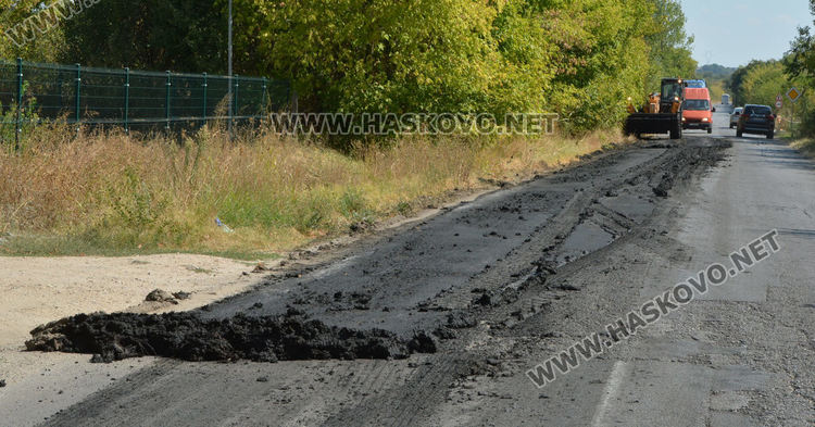 Глобяват с 1000 лв. шофьор, разсипал органични нечистотии по шосето край Хасково