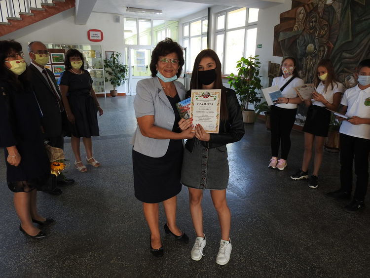 Ученици от СУ"В.Левски"-Крумовград спечелиха национални награди от конкурс за Втората световна война