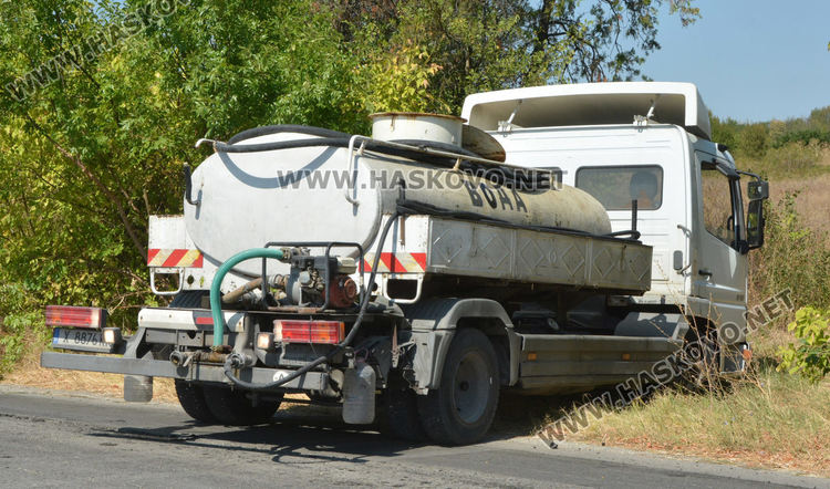 Глобяват с 1000 лв. шофьор, разсипал органични нечистотии по шосето край Хасково