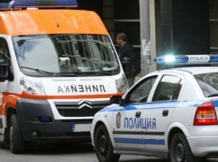 Младеж без книжка обърна кола след удар в товарен автомобил