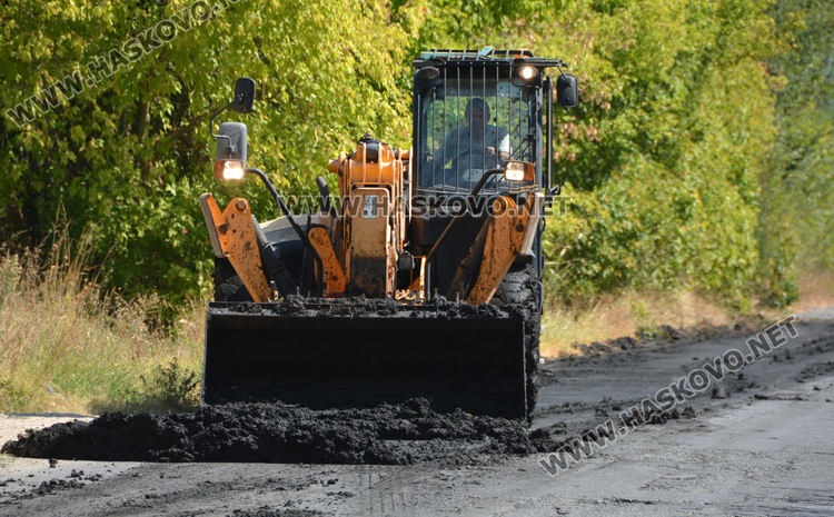 Глобяват с 1000 лв. шофьор, разсипал органични нечистотии по шосето край Хасково