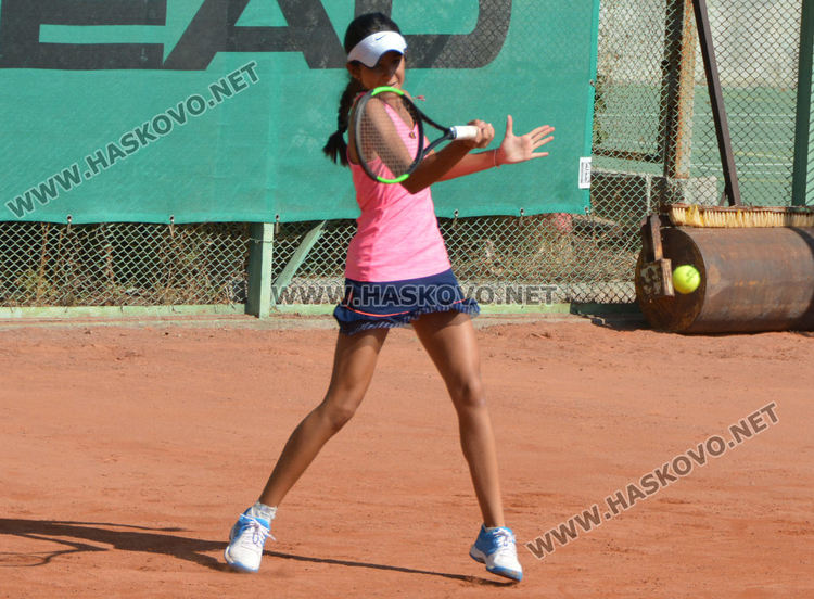 48 тенисисти спорят за трофея в Държавен турнир в Хасково