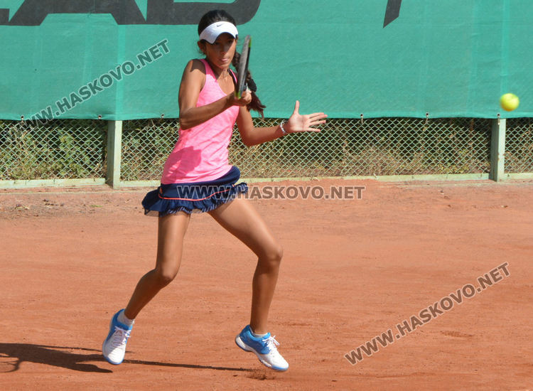 48 тенисисти спорят за трофея в Държавен турнир в Хасково