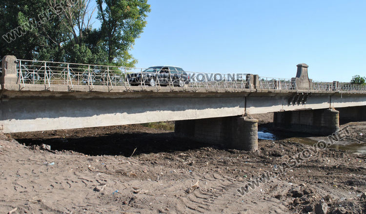 Почистиха пространството около моста над реката в Малево