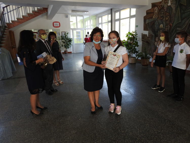 Ученици от СУ"В.Левски"-Крумовград спечелиха национални награди от конкурс за Втората световна война