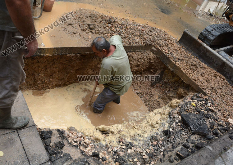 Част от центъра на Хасково без вода заради авария