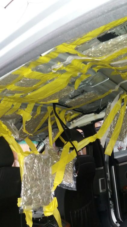 Задържаха младеж с над 9 кг марихуана, скрита в тавана на хасковско БМВ