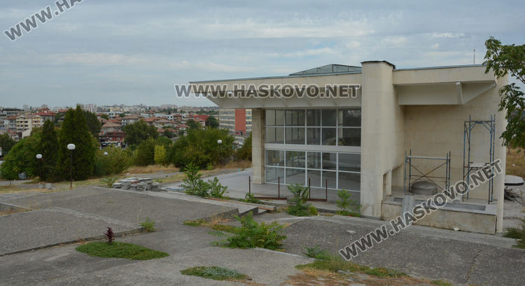 С 11 дка разширяват Македонските гробища, завърши ремонтът на траурната зала