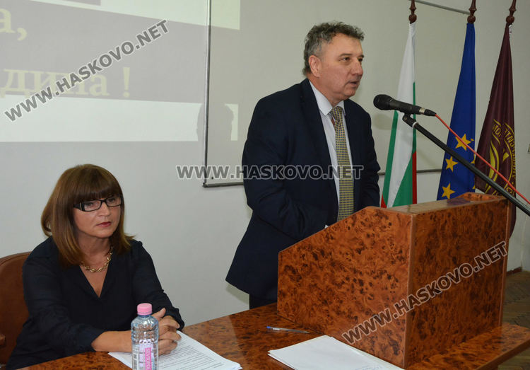 Ректорът на УНСС проф.д-р Димитър Димитров