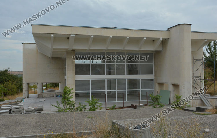 С 11 дка разширяват Македонските гробища, завърши ремонтът на траурната зала