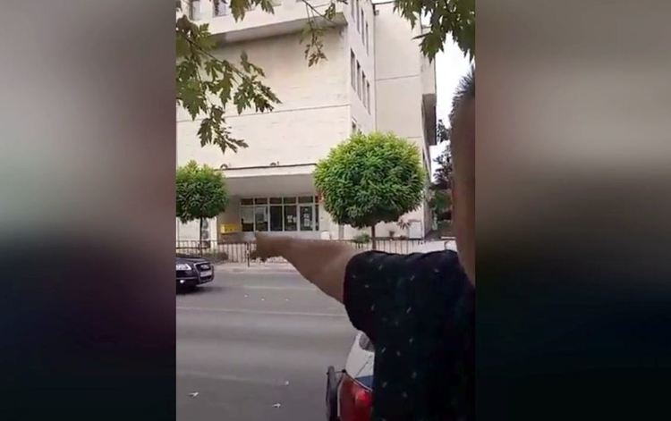 Заключват димитровградчани в поща заради скандал за предпазна маска - Видео