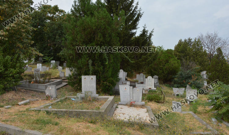 С 11 дка разширяват Македонските гробища, завърши ремонтът на траурната зала