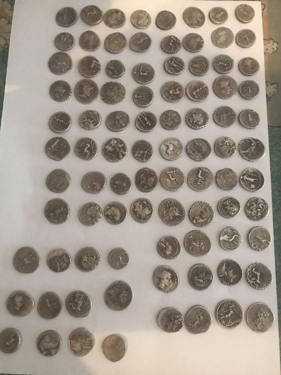 Задържаха трима в престъпна група с ценности и двама иманяри в Хасковско