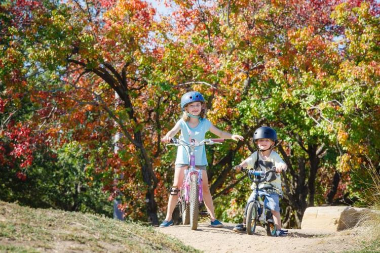 Слънчево и по-хладно в събота