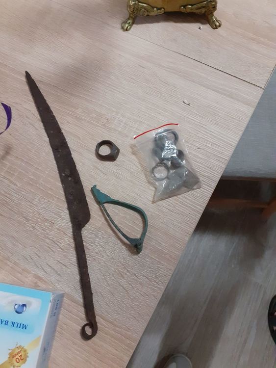 Задържаха трима в престъпна група с ценности и двама иманяри в Хасковско