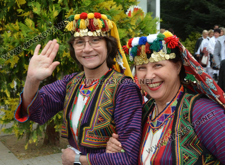 650 танцьори във фестивала "Хайдушка софра" в Хасково (видео)