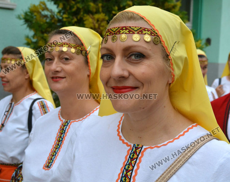 650 танцьори във фестивала "Хайдушка софра" в Хасково (видео)