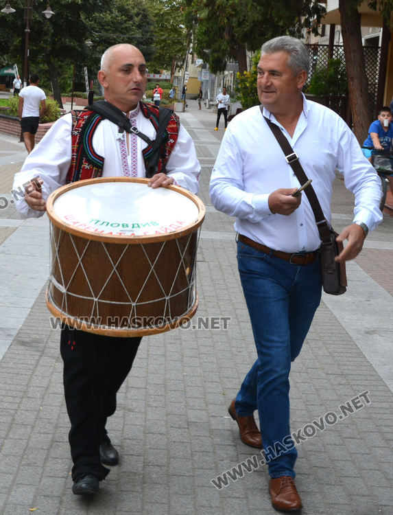 650 танцьори във фестивала "Хайдушка софра" в Хасково (видео)