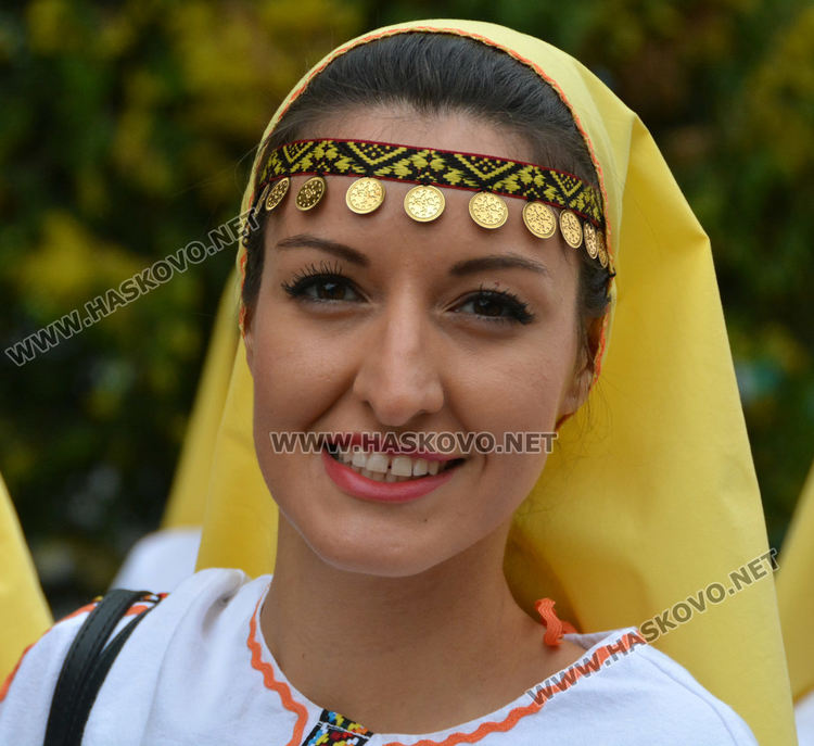 650 танцьори във фестивала "Хайдушка софра" в Хасково (видео)