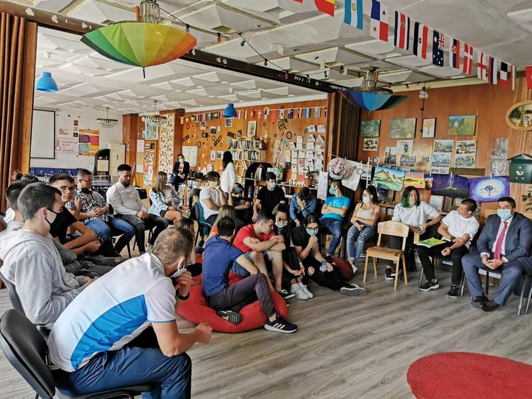 Бюджетът на младежката програма „Еразъм+“ се удвоява