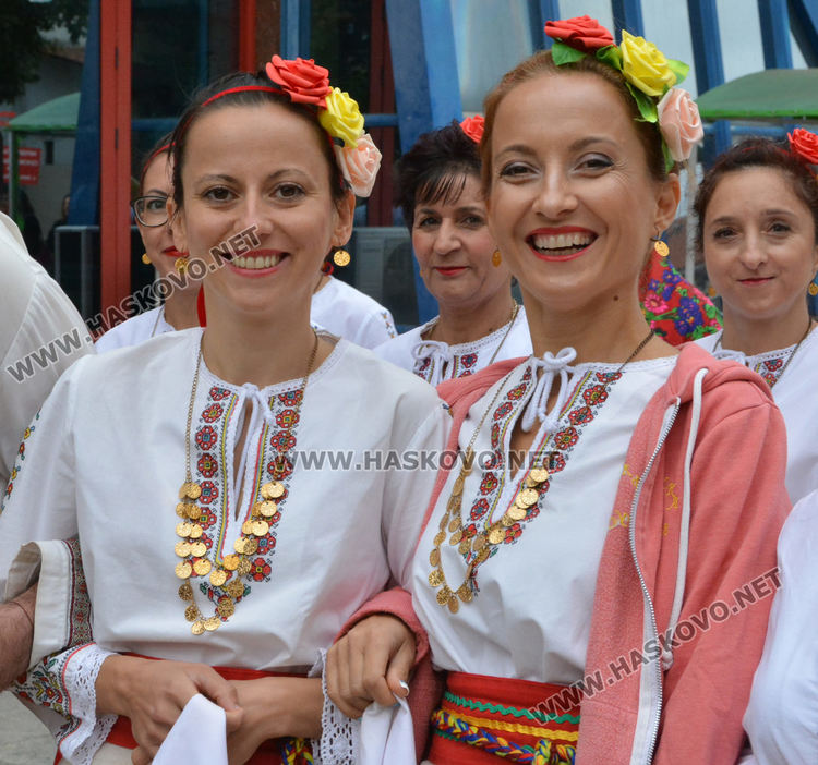 650 танцьори във фестивала "Хайдушка софра" в Хасково (видео)