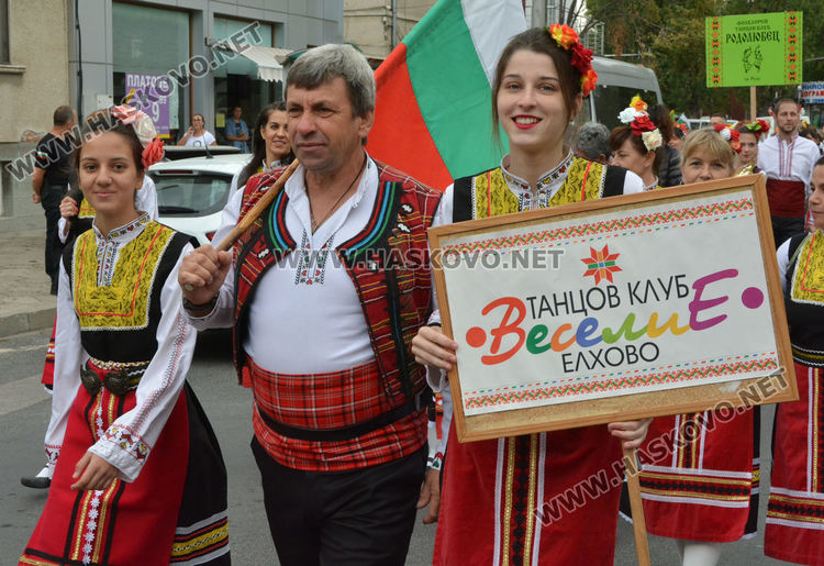650 танцьори във фестивала "Хайдушка софра" в Хасково (видео)