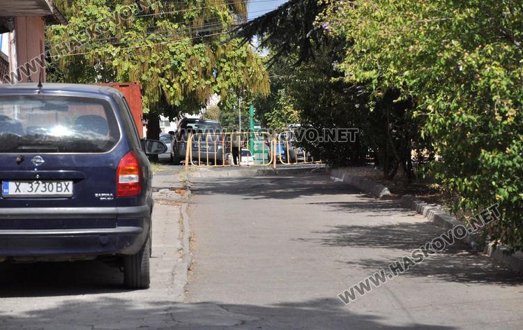 Спор между шофьори и униформени за фишове и знаци по бул. „Ст. Стамболов“